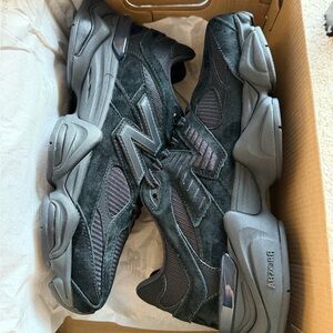 New Balance unisex 9060 Black Sneakers